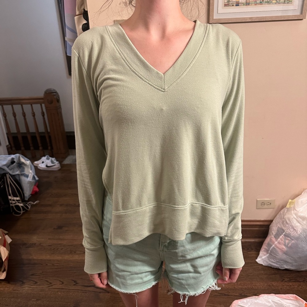 Green women’s size XS long sleeve tee brand Lulus, v neck